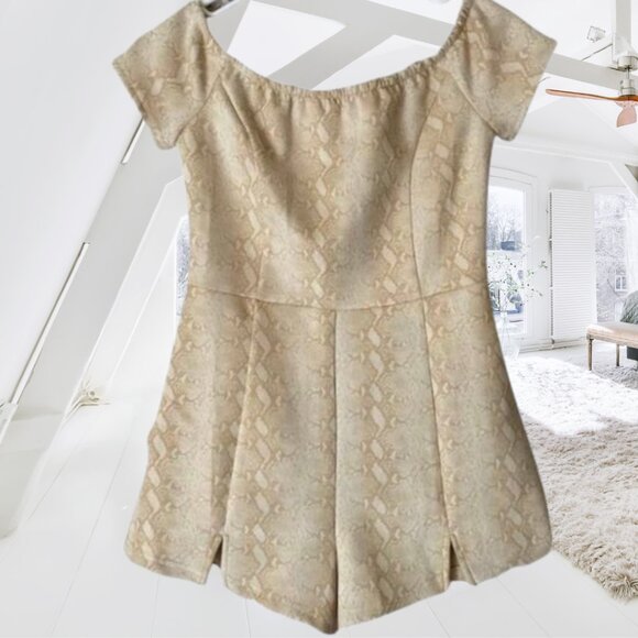 Wild Honey Snakeskin Print Short Sleeve Shorts Romper Size Small | Lined - Picture 1 of 8